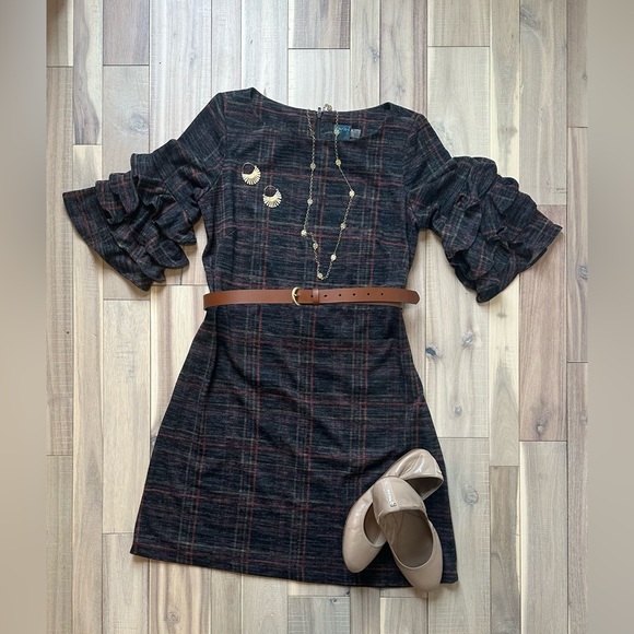 Gabby Skye Dresses & Skirts - Gabby Skye Plaid Flutter Sleeve Sheath Dress